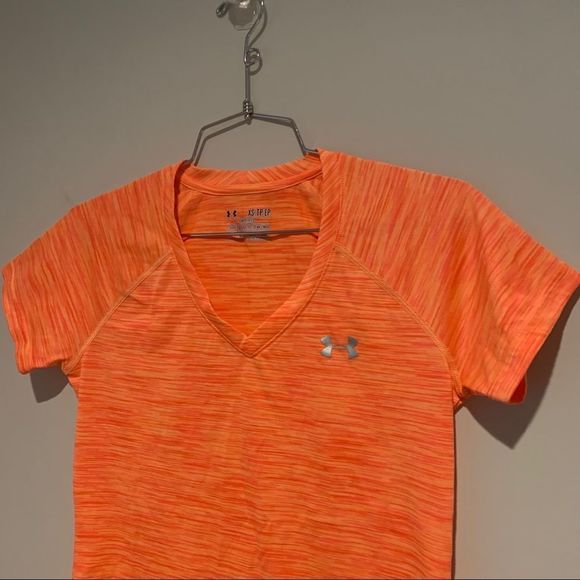 Under Armour Tshirt - Picture 2 of 9